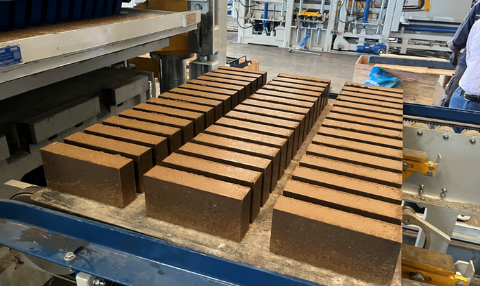 ZN1500 Yakazara Otomatiki Yekugadzira Zvidhinha Muchina Inopa Simba East China Mutengi muSludge Resource Utilization.